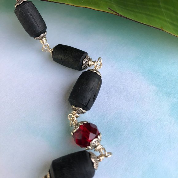 38  3/4" black Tulasi with red crystal glass beads - Picture 4 of 7